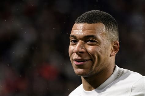 kylian mbappe summons psg quakes archyworldys