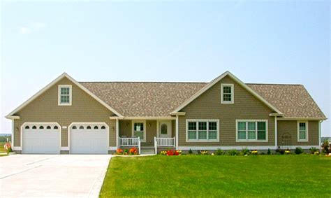 Accentuate corners, columns, fascia, doors, windows and more with hardietrim® boards. front elevation with Hardie Board shake siding | Ranches ...