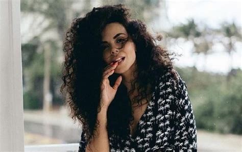 Я не слушаю эту музыку, но считаю, что девушка эта. Настя Каменских организовала челлендж и показала фото с ...