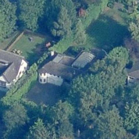 I agree to place the code provided by 24timezones.com on my web pages without making any changes to the text and links. Natalie Imbruglia's House in Windsor, United Kingdom ...