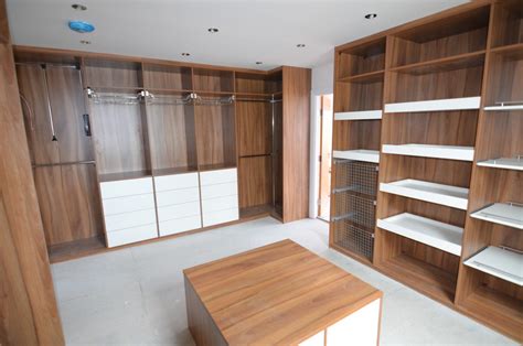 Different structural elements are made to size and which can be fitted in almost every space, and using it to its limits. Large Walk-In Wardrobe with Island - Modern - Closet ...