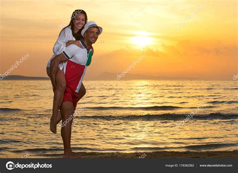 Image De Plage Photo Couple Amoureux Sur La Plage