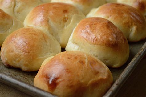 fluffy buttermilk dinner rolls — unwritten recipes