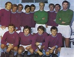 BURNLEY FOOTBALL TEAM PHOTO>1970-71 SEASON | Team photos, Football team ...