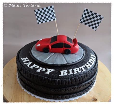Man kann es so beschreiben: Eine Männertorte in Form von einem Autoreifen | Cars ...