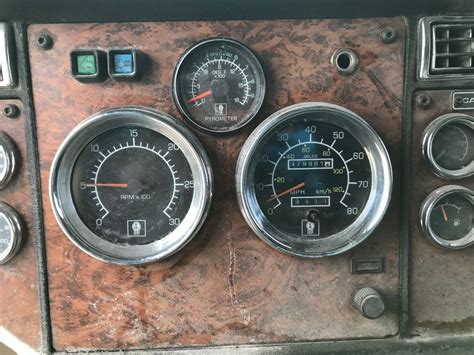 Kenworth T800 Instrument Cluster For Sale