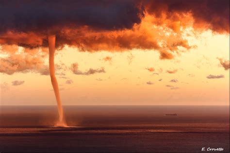Sharing my obsession with others. 30 Devastating Photos of Twisters & Tornados - Stockvault.net Blog