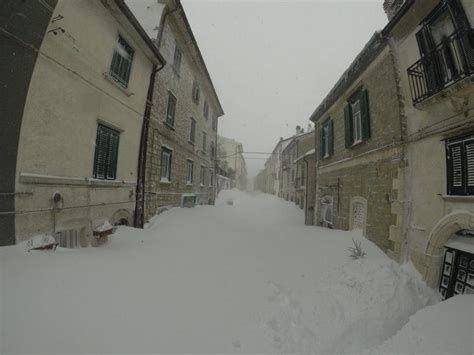 Unbelievable Photos Of Italian Town Buried In 8 Feet Of Snow Southern