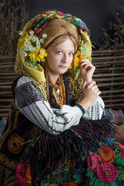 Ukrainian National Costume Майстерня Треті півні Folk Fashion