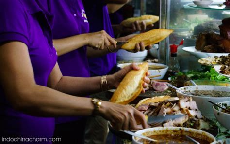 Bánh nướng được làm với lớp vỏ bánh là bột mì và có chút dầu ăn. Banh Mi Phuong - Special sauces make Hoi An sandwich ...