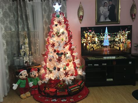 Check spelling or type a new query. Mickey Mouse Christmas tree | Mickey mouse christmas tree ...