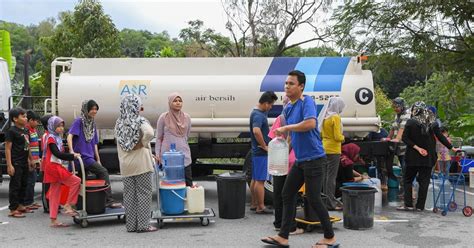 Air selangor confirms that there has been a water disruption in seven regions in the klang valley, namely kuala lumpur, petaling, klang/shah alam, kuala selangor, hulu selangor, gombak and kuala langat starting this is due to odour pollution detected at the raw water source in sungai selangor. Air Selangor With 59 Area Affected due to Burst Pipe in ...