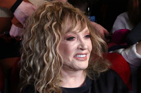 Запрос в сетях породил фейк о смерти певицы. Аллу Пугачёву сфотографировали на свидании с любовником в ...