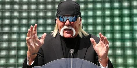 Hulk Hogan Takes The Stage For Karaoke After Wrestler Reveals Wwe