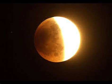 Fenomena alam gerhana bulan darah serigala sendiri juga merupakan gabungan antara beberapa fenomena alam sekaligus. Detik-detik gerhana bulan merah darah - YouTube