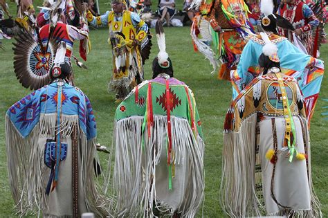 Points West Powwow Evolving Tradition Of Dance In Plains Indian Cultures