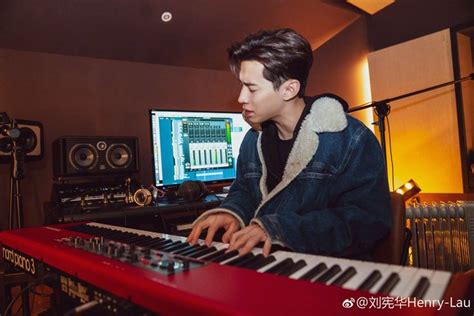 Shortly after being awarded the gold medal in violin performance from the royal conservatory of music in canada, henry launched his music career in 2008 as a member of popular korean pop. Pin by Collector of Good Looking Men on Henry Lau | Henry ...