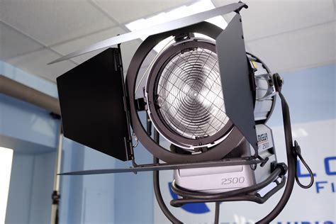 Hmi Fresnel 2500w Falcofilms Ficha De Producto En Venta