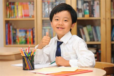Anak bejat ibu tiri jepang yang menggoda. Ini Daftar Peralatan Sekolah yang Harus Disiapkan Sebelum ...