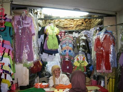 Tempat jual aneka jenis karpet, permadani, matras, tikar, rumput sintetis serta keperluan flooring interior rumah, kantor, hotel, masjid, mobil dsb. Pusat Grosir Baju Murah Cipulir - Pasar Grosir CIPULIR Jakarta