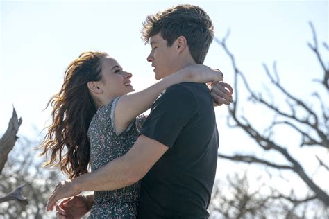 Entre Dos Mundos La Nueva Película De Amor Adolescente De Netflix