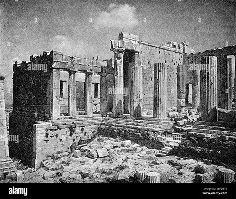 La Propylea De La Acrópolis De Atenas Grecia Foto De 1885 Die