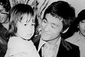 李小龍去世48年，兒子離奇死亡，唯一的女兒李香凝如今怎么樣？ - 華語熱點