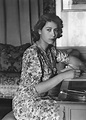 Young Queen Elizabeth II, 1944 [2494x3484] : r/HistoryPorn