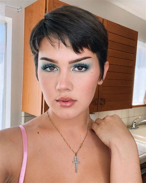 Cute Gurls Posts Tagged Daisy Taylor Blue Makeup Taylor Daisy
