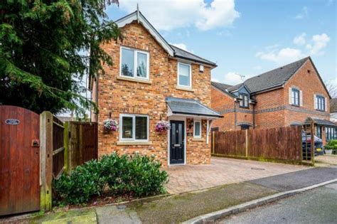 2 bedroom detached house for sale in north road ascot sl5
