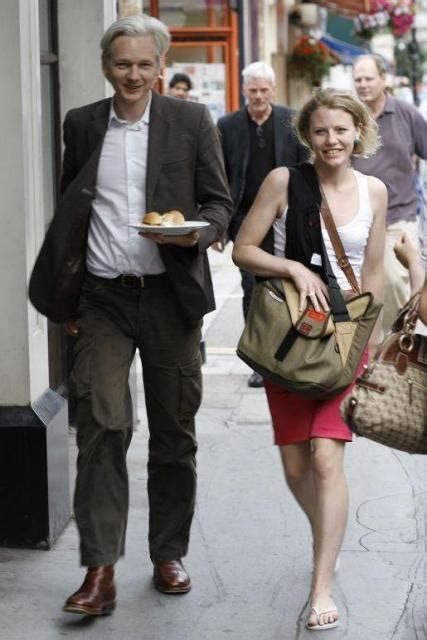 Julian Assange Height, Weight, Age, Affairs, Wife, Biography & More