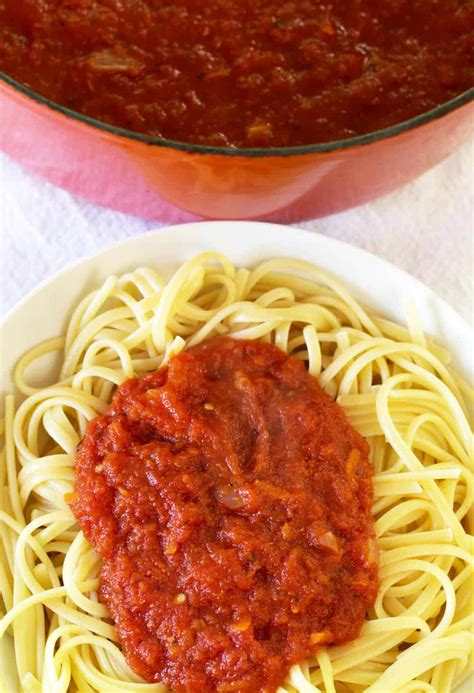 Simple Canned Tomato Pasta Sauce