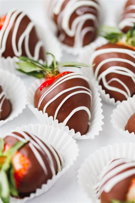 Chocolate covered strawberries enveloped in luscious decadent chocolate are super easy to make with only 3 ingredients! The Best Chocolate Dipped Strawberries - Cooking LSL
