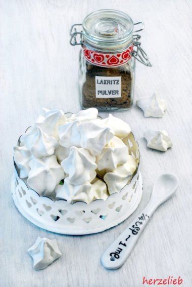 Die swiss meringue buttercreme ist total vielseitig und einfach in der zubereitung. Lakritz-Baiser, warm geschlagen (Schweizer Methode)