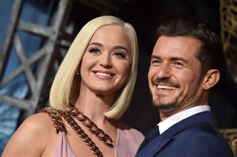 Katy perry & orlando bloom hit the beach in santa barbara with their adorable daughter — photos source: Katy Perry diz que Orlando Bloom a ajudou durante ...