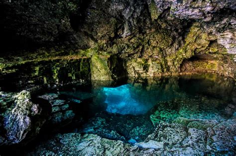Everything You Need To Know Before Hiking The Tobermory Grotto