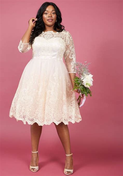 Die schönsten modelle im stil der 20er, 50er, 60er und 70er. Beautiful Midi Lace Wedding Dress | Plus Size Wedding ...