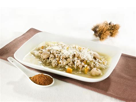 Visualizza tutte le ricette contenenti castagne secche. Zuppa di farro e castagne | Cannamela