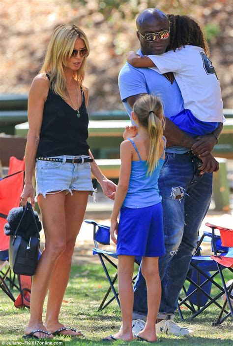 Jetzt wird die modelmama einem anderen mann das jawort geben. Heidi Klum greets estranged husband Seal as they support ...