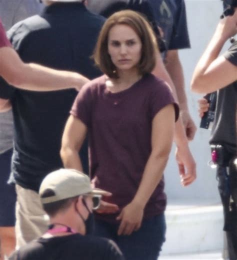 Natalie Portman surge musculosa em foto de Thor 4 e fãs ficam chocados