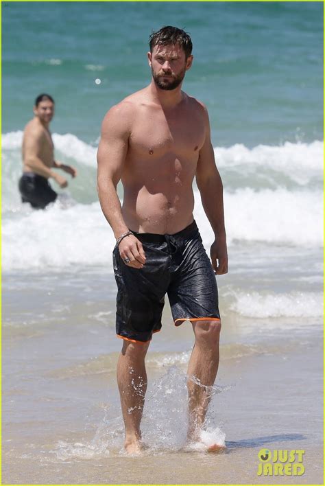 Chris Hemsworth Goes Shirtless Bares Ripped Body In Australia Photo 3972261 Chris Hemsworth