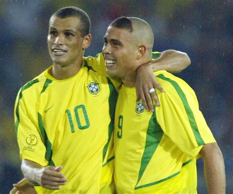 Một năm sau sự mất mát này, rivaldo đã bắt đầu sự nghiệp bóng đá chuyên nghiệp của mình. rivaldo ronaldo brazil world cup france 1998. - Goal.com