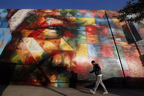 El Brasileño Eduardo Kobra Pinta Su Primer Mural En España