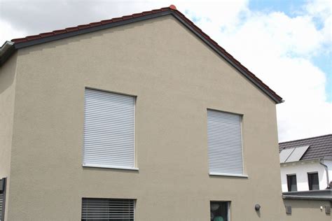 Das einmalige anstreichen der wände schlägt mit 5 bis 10 euro pro quadratmeter zu buche. Fassade Streichen Kosten M2 | Preis Pro Gramm Berechnen ...