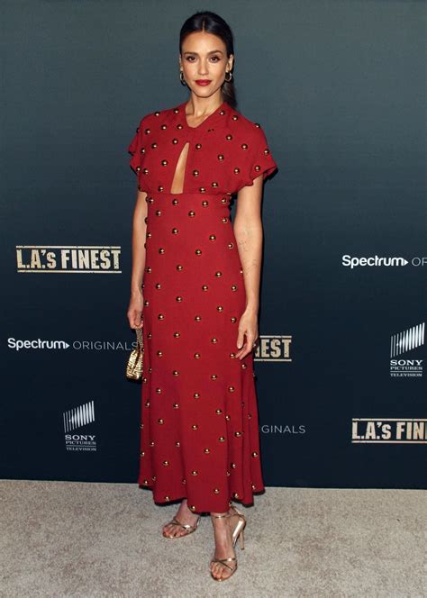 My first asmr beauty tutorial | jessica alba. Jessica Alba - "L.A.'s Finest" Premiere in West Hollywood • CelebMafia