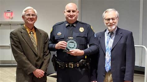 findlay police sergeant honored for crisis intervention efforts wfin local news