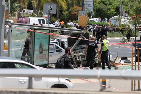 Tel Aviv Auto Fährt In Menschenmenge Mehrere Verletzte