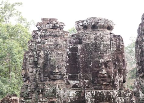 Angkor wat is a prime example of what type of cultural angkor wat's decor mainly consists of what? Angkor Thom - Bayon - Beauty Mango