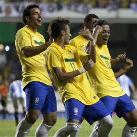 Ronaldinho (ronaldo de assis moreira) wurde am 21. Brasilien mit Ronaldinho und Neymar | NZZ
