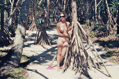 Nude Girlfriend Natural Vacation April 2012 Voyeur Web